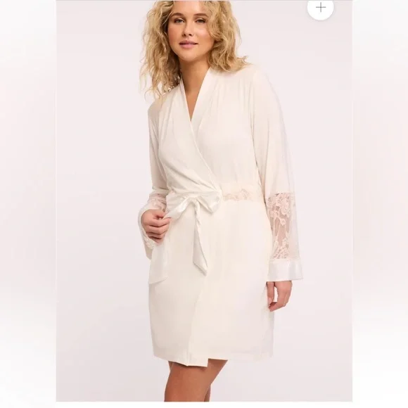 Fleur’t Bridal Robe - Picture 1 of 6